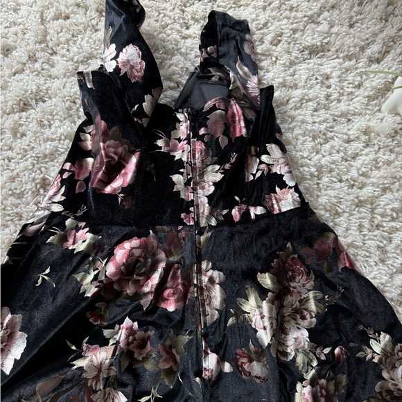 Elegant Floral Off-Shoulder deep V line suede Dress - Picture 8 of 8